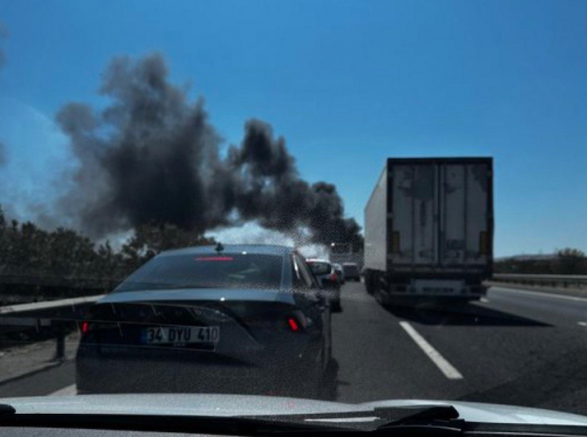 Gaziantep–Şanlıurfa Otoyolunda Araç Yangını: Trafik Durma Noktasına Geldi