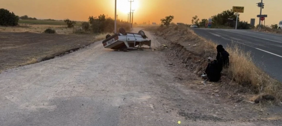 Gaziantep–Şanlıurfa Yolunda Takla Atan Otomobilden Sağ Çıkan Kadın, Kuran Okuyarak Şükretti