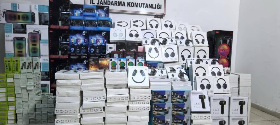 Gaziantep'te 1,5 milyon TL değerinde kaçak elektronik eşya ele geçirildi