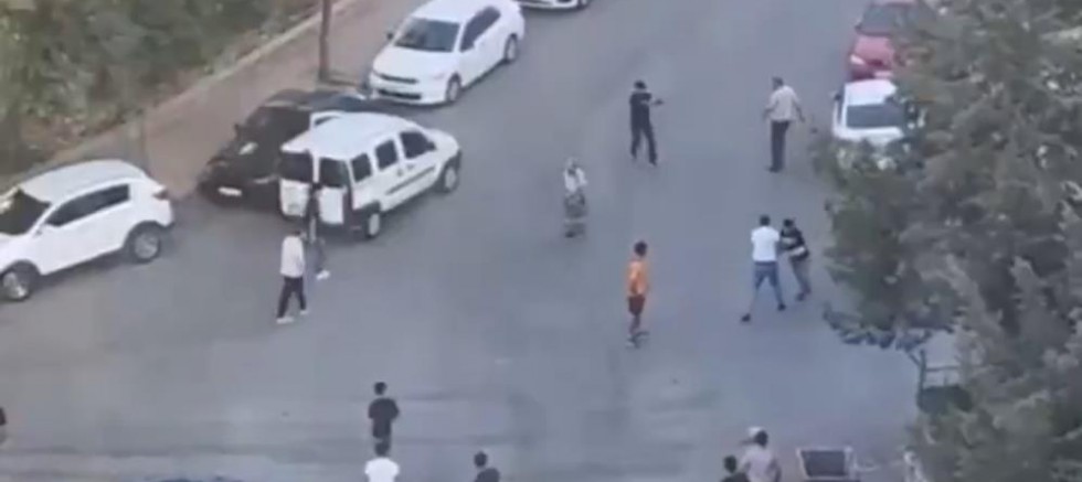 Gaziantep’te 2 kardeşe silahla saldıran şahıs yakalandı: Saldırı anı kamerada