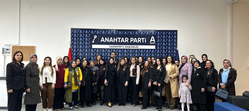 Gaziantep’te 25 Kasım Sempozyumu ve Panel Programına Anahtar Parti’den Damga: “Kadının Onuru Milletin Onurudur”