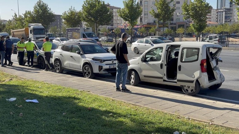 Gaziantep’te 4 aracın karıştığı zincirleme kazada 7 kişi yaralandı