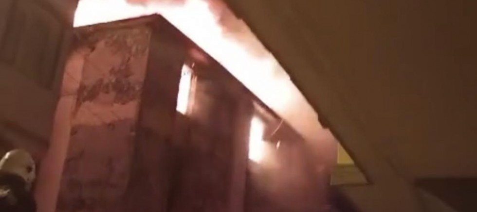 Gaziantep'te 4 katlı bina alevlere teslim oldu