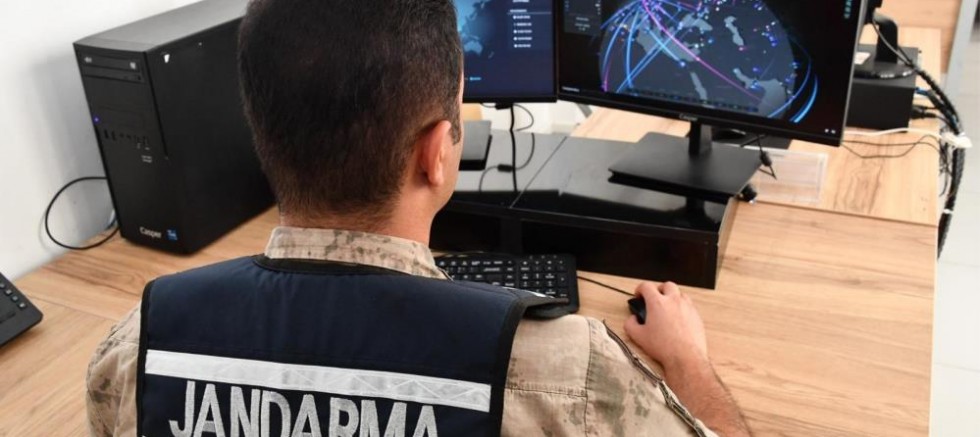 Gaziantep’te 52 vatandaşı toplam 2 milyon TL dolandıran 17 şüpheli tutuklandı