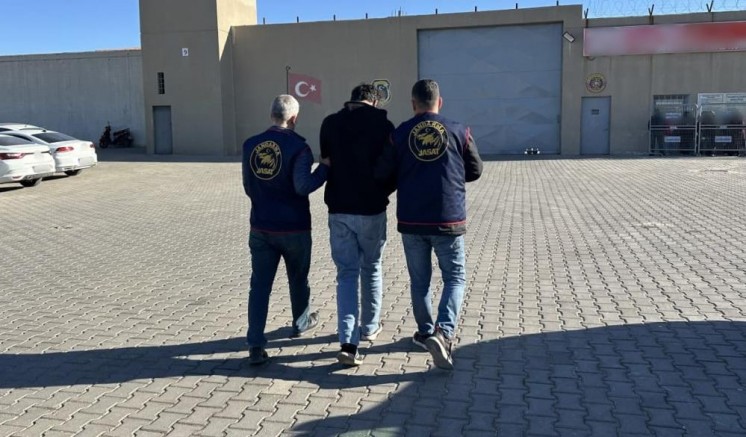 Gaziantep'te 6 ayrı suçtan 10 yıldır firari olan şahsı jandarma yakaladı