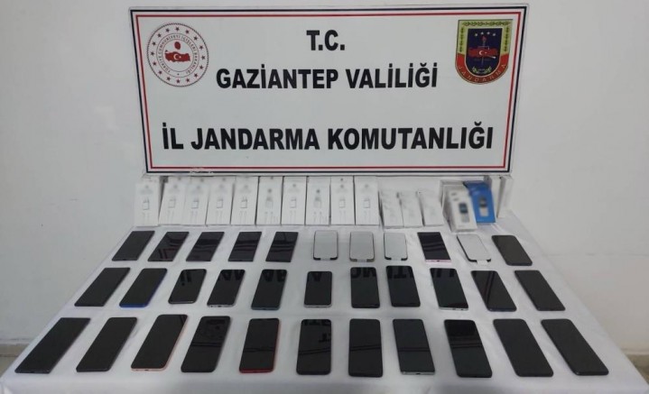 Gaziantep’te 800 bin TL değerinde kaçak telefon ele geçirildi