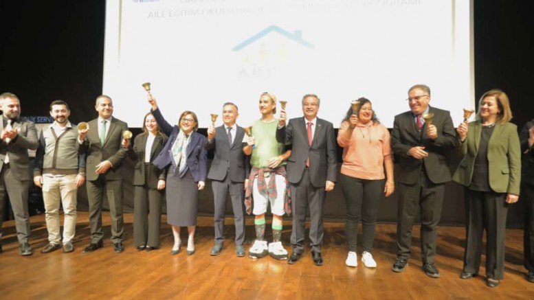 GAZİANTEP’TE AİLE EĞİTİMİ OKULUNDA İLK ZİL ÇALDI