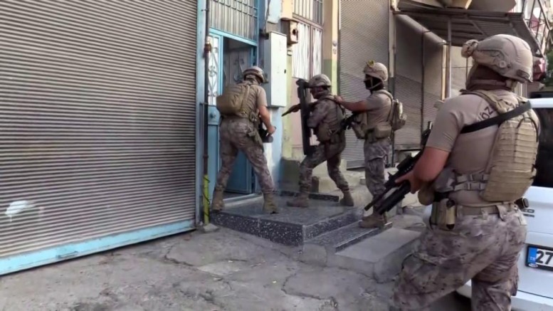Gaziantep'te aranan şahıslara şafak operasyonu: 10 gözaltı
