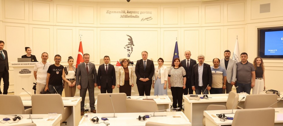 GAZİANTEP’TE AVRUPA GÜNÜ KUTLAMALARINDA BARIŞ MESAJI!