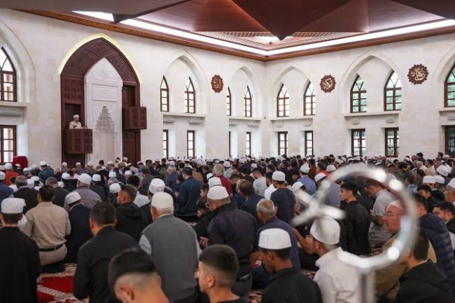 Gaziantep'te bayram namazında camiler doldu taştı