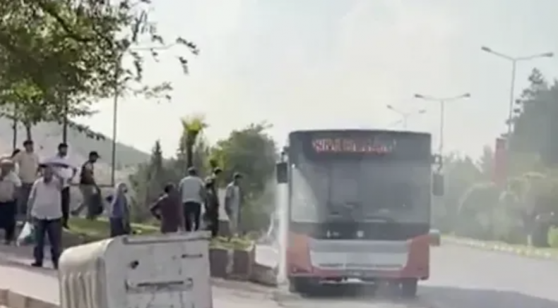 Gaziantep’te Belediye Otobüsünde Yangın Paniği