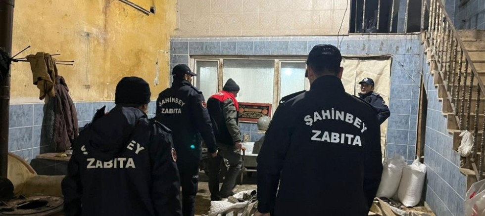 Gaziantep'te bin 300 kilo sağlıksız sakatat ele geçirildi, iş yeri kapatıldı