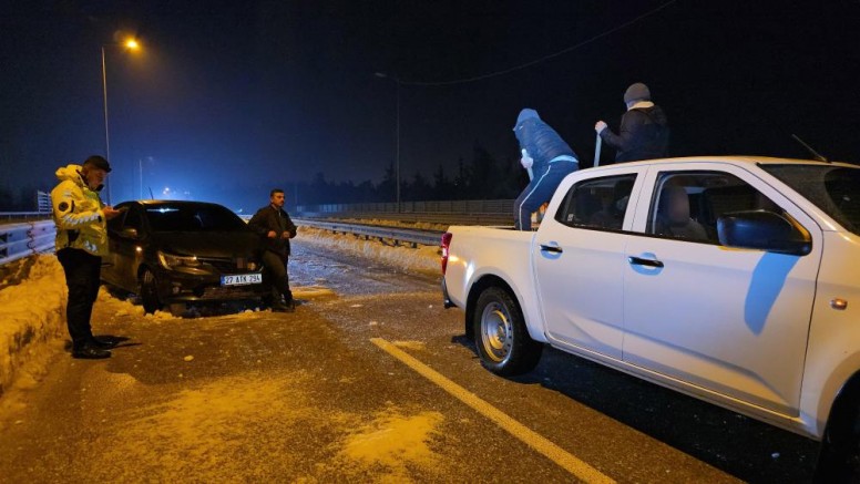 Gaziantep'te buzlanma nedeniyle kaza: 1 yaralı