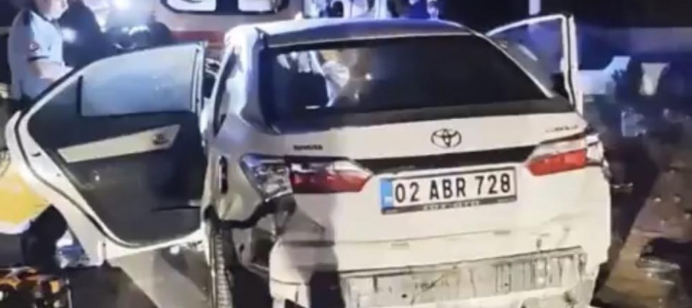 Gaziantep’te çarpışan iki otomobil metrelerce savruldu: 1 ölü, 3 ağır yaralı