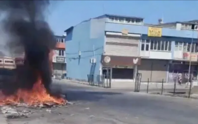 Gaziantep'te Çöplere Tepki Büyüdü: Esnaf Çöp Yığınlarını Ateşe Verdi