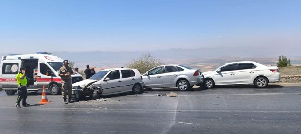 Gaziantep’te dört aracın karıştığı zincirleme kaza: 9 yaralı
