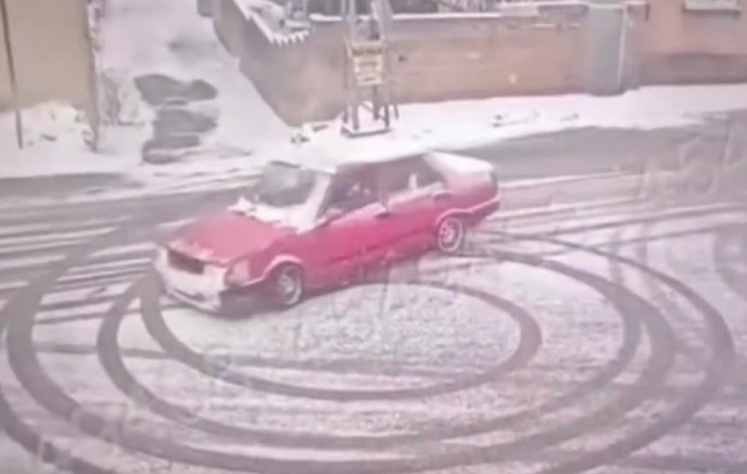 Gaziantep'te drift yaparak tehlike saçan sürücü ve araç sahibine ceza