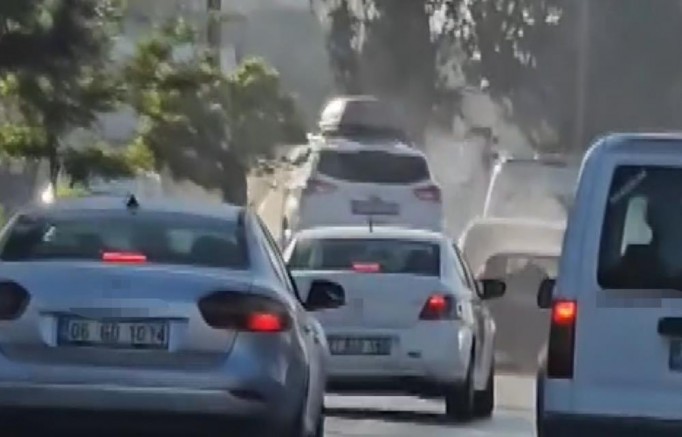 Gaziantep'te facianın eşiğinden dönüldü: Sürücüsü rahatsızlanan çekici, önündeki 6 aracı biçti