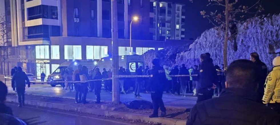 Gaziantep'te feci kaza: Otomobilin çarptığı anne öldü, kızı ağır yaralandı