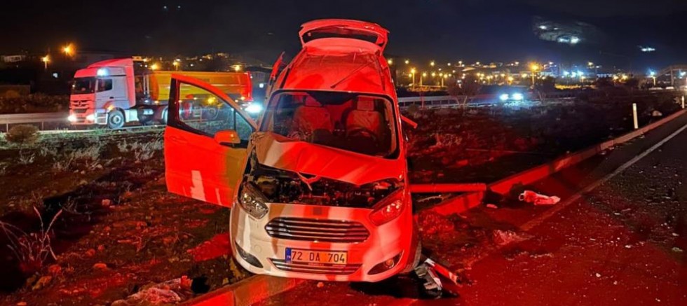 Gaziantep'te hafif ticari araç ile tır çarpıştı: 2'si çocuk 3 yaralı