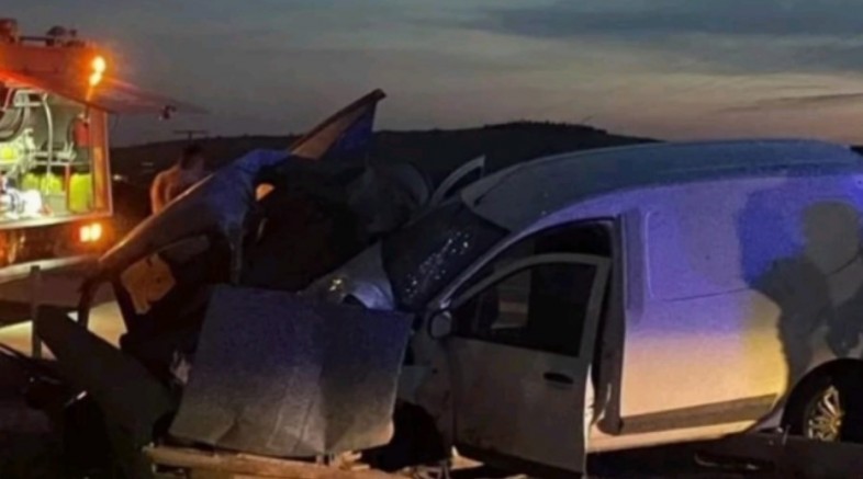 Gaziantep'te iki araç kafa kafaya çarpıştı: 1 ölü, 2 yaralı