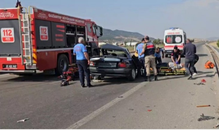 Gaziantep'te iki otomobil çarpıştı: 1 ölü, 2 yaralı