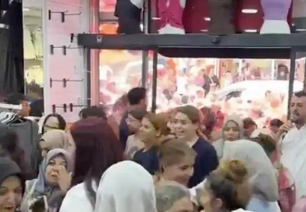 Gaziantep'te izdiham! Kadınlar birbirini ezdi