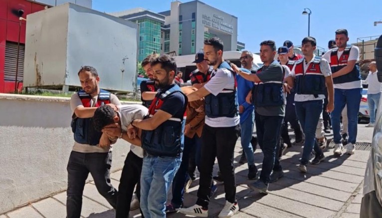 Gaziantep'te jandarma vatandaşları dolandıran şüphelileri yakaladı!