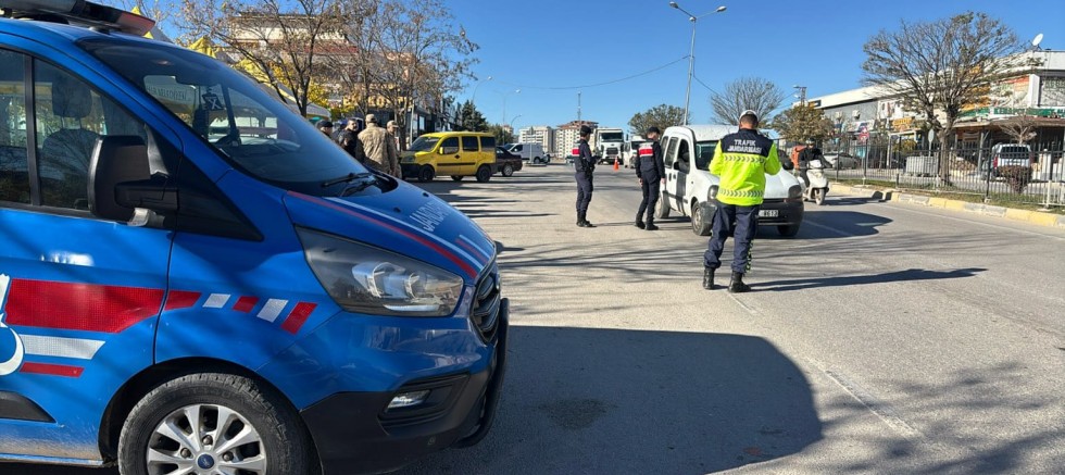 Gaziantep’te Jandarmadan Huzur Operasyonu: Okul Önleri ve Sokaklar Didik Didik Edildi