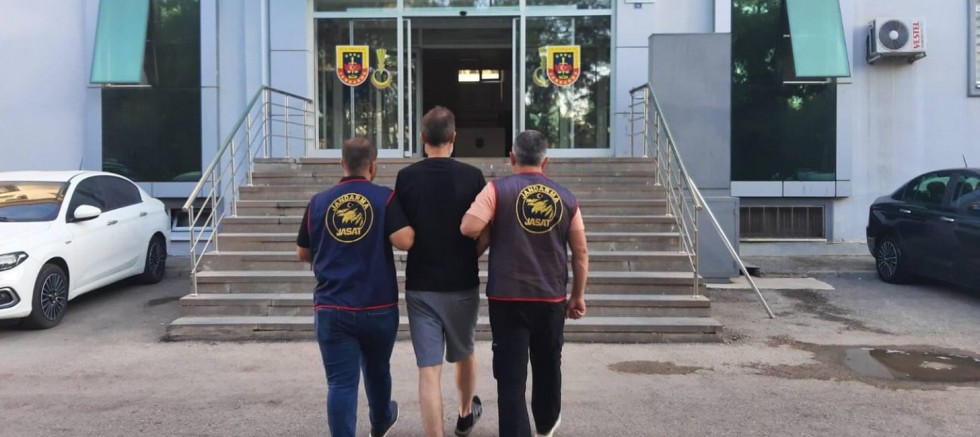 Gaziantep’te JASAT, 25 Yıl Hapis Cezasıyla Aranan Suç Makinasını Yakaladı