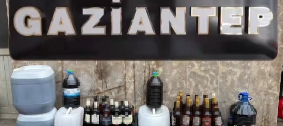 Gaziantep'te kaçak alkol operasyonu: 2 gözaltı