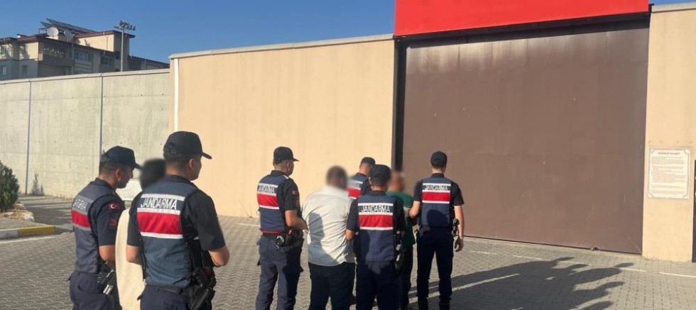 Gaziantep'te kaçak silah ve uyuşturucu operasyonu: 3 şahıs tutuklandı