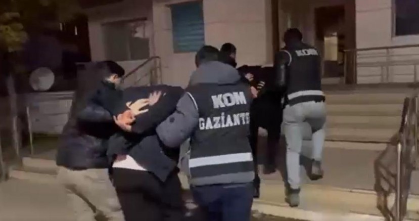 Gaziantep'te kaçak silahları toprağa gömen 2 şüpheli tutuklandı