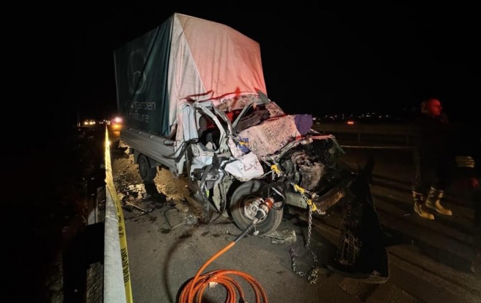 Gaziantep’te kamyonet kamyona arkadan çarptı: 1 ölü, 1 ağır yaralı