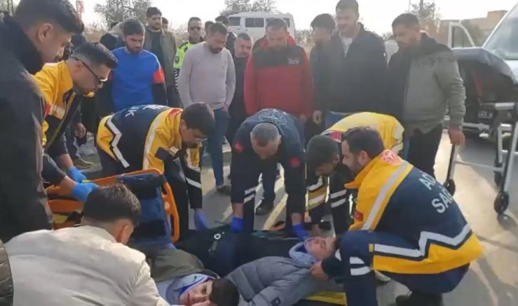 Gaziantep’te motosiklet otomobile çarptı: 2 yaralı