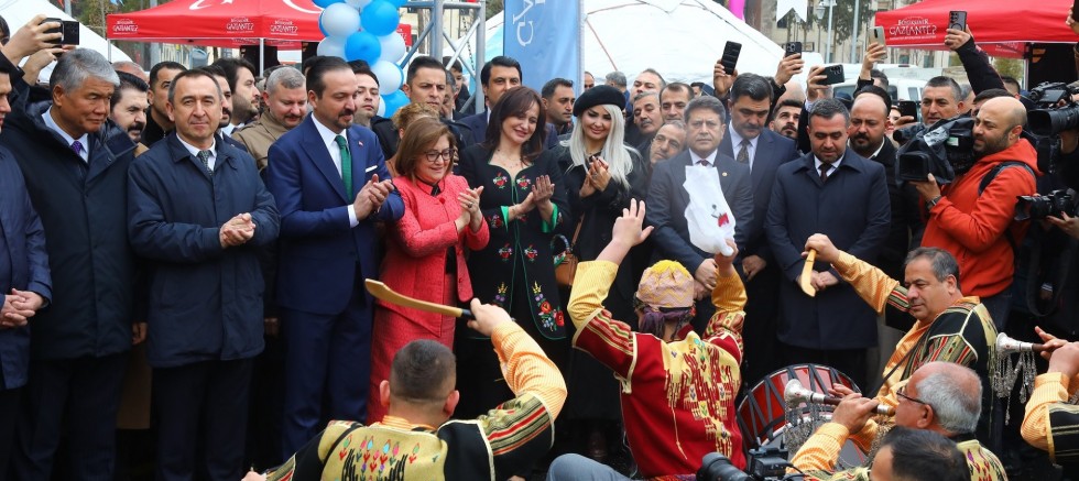 GAZİANTEP’TE NEVRUZ BİRLİK VE KARDEŞLİK MESAJLARIYLA KUTLANDI