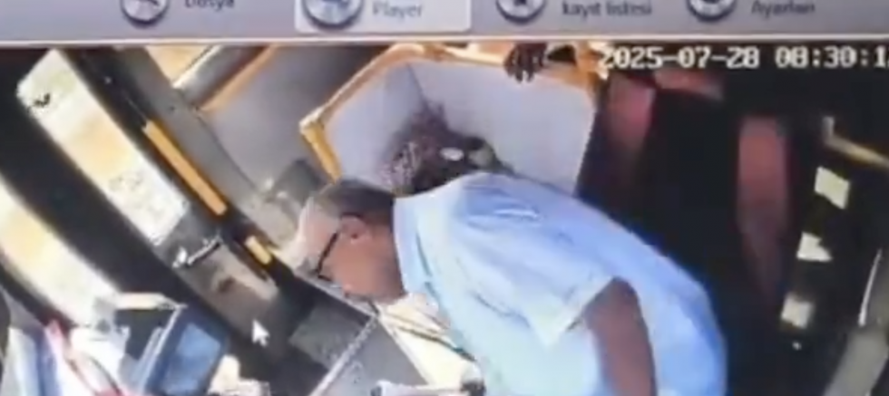 Gaziantep’te Otobüs Şoförü Direksiyon Başında Kalp Krizi Geçirdi: Yolcunun Müdahalesi Faciayı Önledi