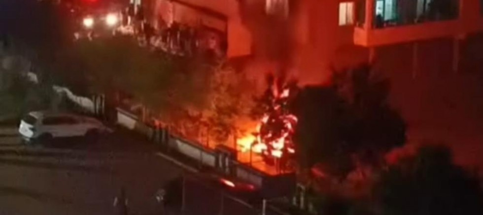 Gaziantep'te park halindeki otomobil alev topuna döndü