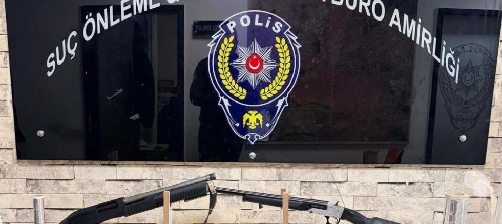 Gaziantep'te ruhsatsız 2 tüfek ile 8 tabanca ele geçirildi: 5 gözaltı