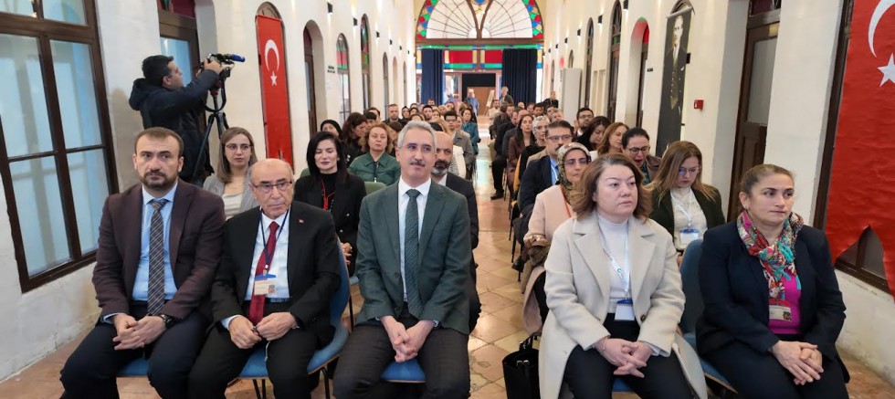 Gaziantep’te “Sarsıntının Ardından: Aile, Dayanışma ve Yeniden Kuruluş” Çalıştayı Düzenlendi