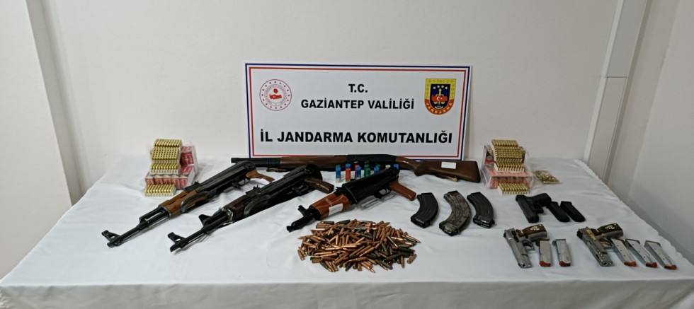 GAZİANTEP'TE SİLAH KAÇAKÇILARINA DARBE