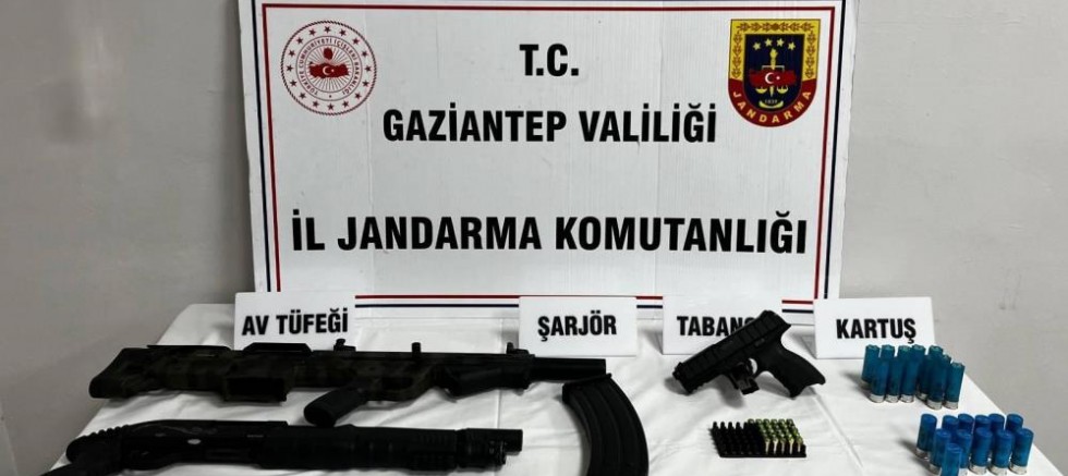 Gaziantep'te silah kaçakçılığı operasyonu: 28 adet tabanca ve tüfek ele geçirildi