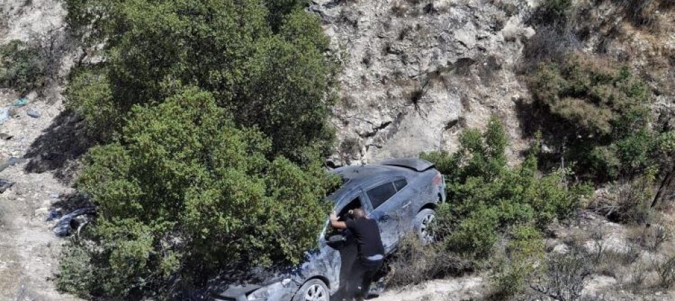 Gaziantep'te virajı alamayan otomobil dere yatağına uçtu, yaralanan olmadı
