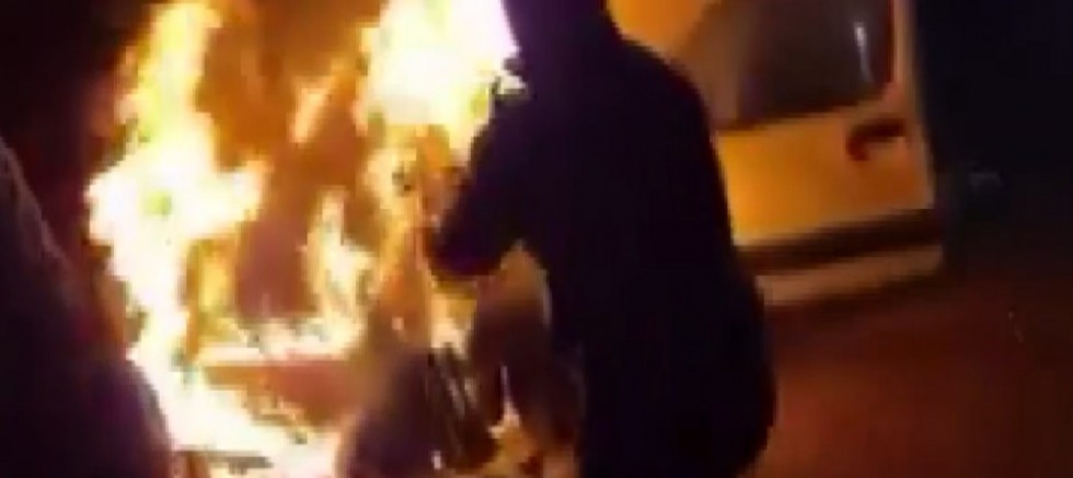 Gaziantep'te yanan araca cezaevi personeli müdahale etti, Bakan Tunç tebrik etti