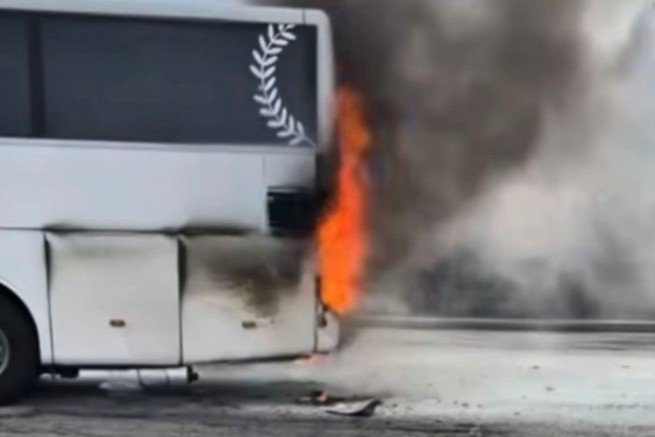 Gaziantep'te yolcu otobüsünde çıkan yangını itfaiye söndürdü