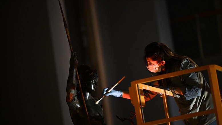 Gaziantep'teki yaklaşık 2 bin yıllık Mars heykeli hassasiyetle temizlenerek korunuyor