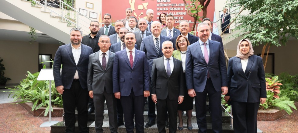 GAZİANTEP ÜNİVERSİTESİ’NE BAKAN KACIR’DAN ZİYARET