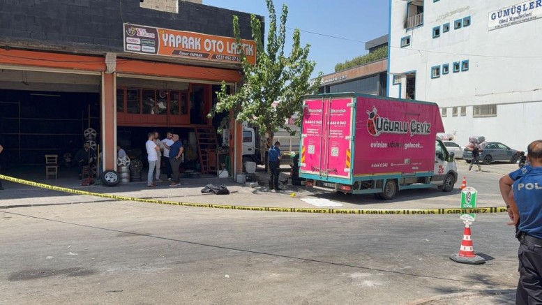 Geri manevra yapan kamyonetin altında kalan çocuk hayatını kaybetti