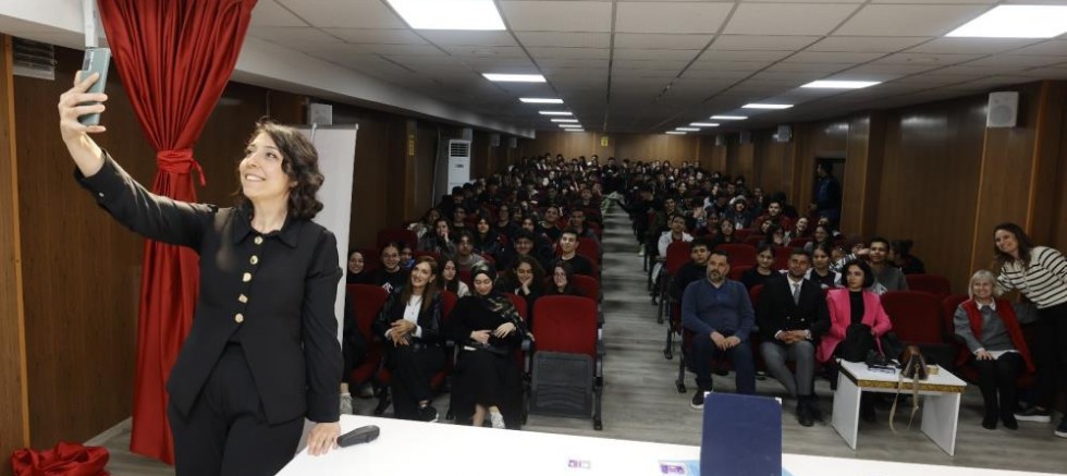 GİBTÜ bilim söyleşileri başladı: Bilim toplumla buluşuyor