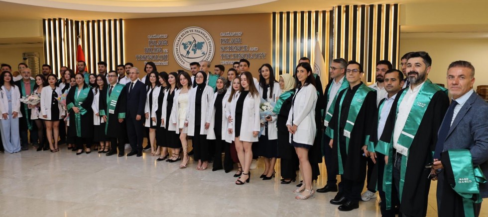 GİBTÜ'de geleceğin hekimleri beyaz önlüklerini giydi